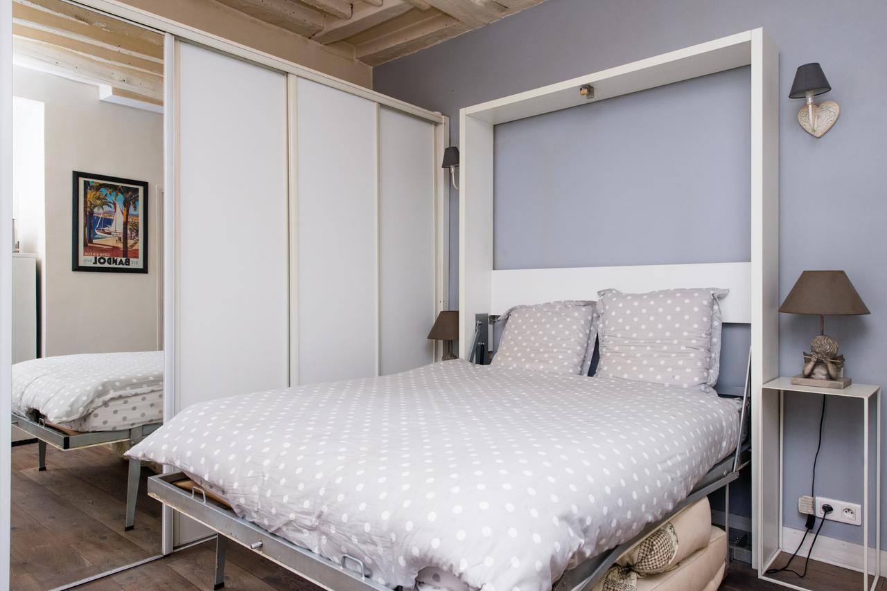 Modern Montorgueil Studio Apartment Paris