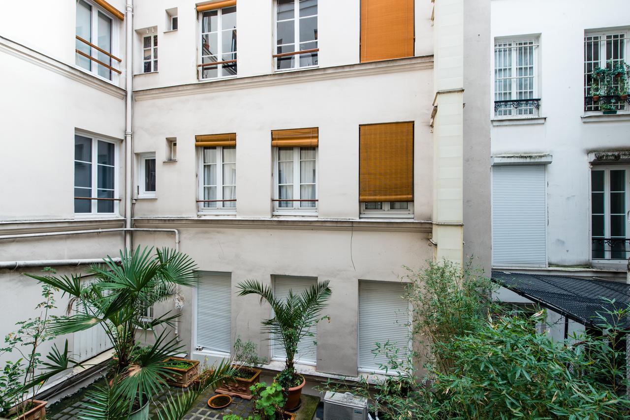 Modern Montorgueil Studio Apartment Paris